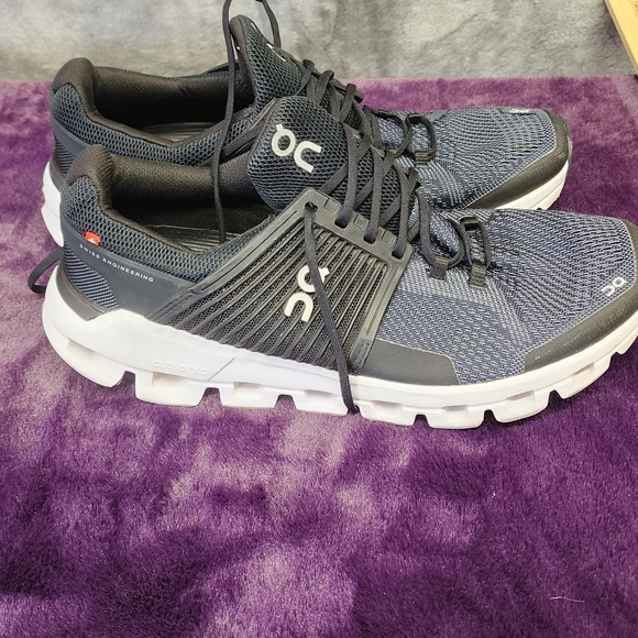 On Women's Black Sneakers sz 10.5 - Picture 3 of 13